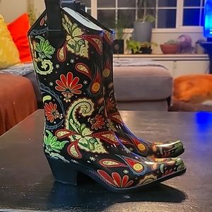 CORKYS WESTERN RAIN BOOTS NWOT PAISLEY PRINT